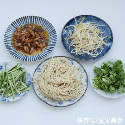 绿豆芽|酥肉凉拌面这样做百吃不腻，吃1次不过瘾
