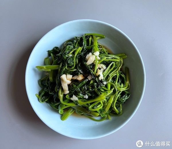 精灵|奶爸准备的晚餐,鱼虾配青菜,花钱不多吃得舒服,网友:用心生活