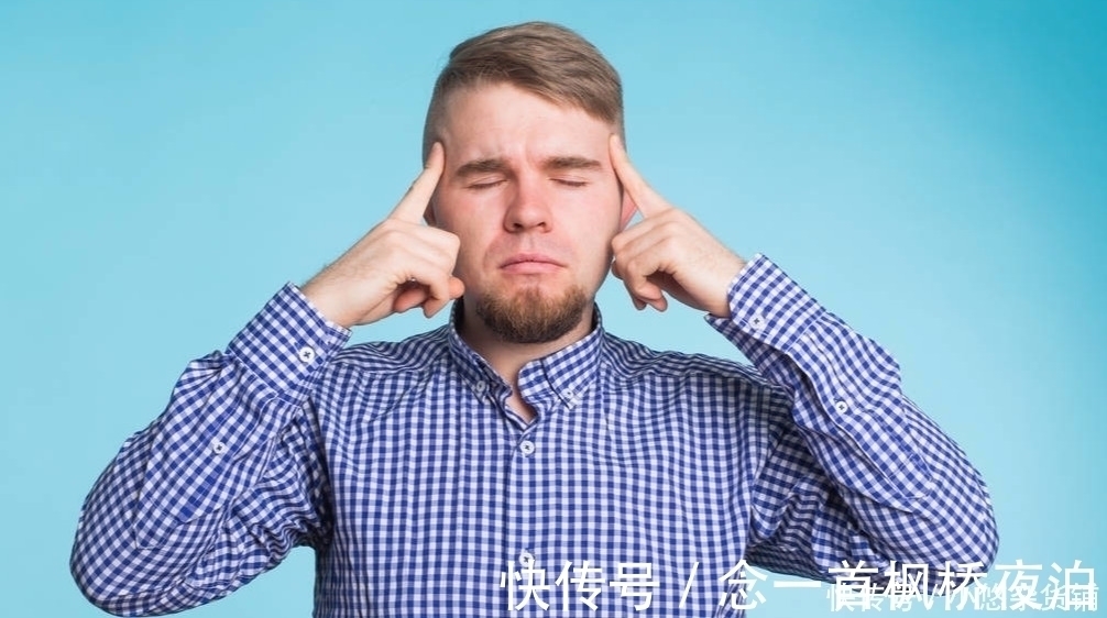 高抬脚时|不论男女,每天睡前抬腿15分钟,免费养生,7个好处不请自来