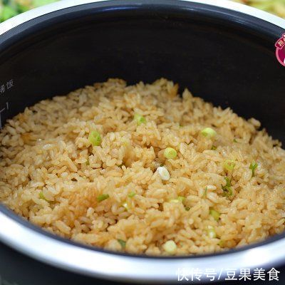 菜花|#助力高考营养餐# 高考晚餐5菜1汤真不赖，鸡腿焖饭香喷