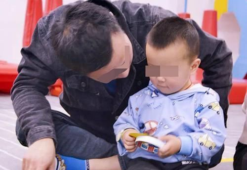 差别|宝宝到底该跟谁?跟老人和跟父母,性格差别其实并不大