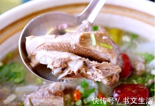 炖羊肉时,万万不可直接下锅炖,多加这关键1步,羊肉鲜香没膻味