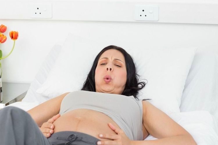 孕妈|孕妇生产时遭10个实习生围观，引发难产！了解这些孕妇远离难产