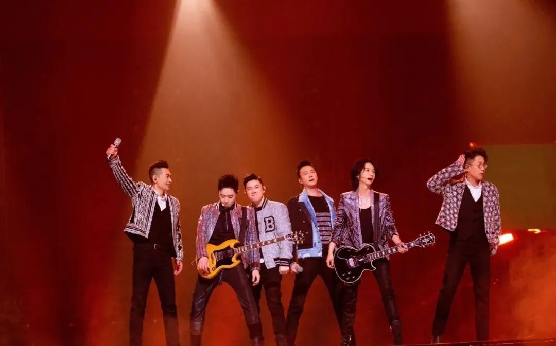 如果说「姐姐」是突围，那「哥哥」做的就是唤醒