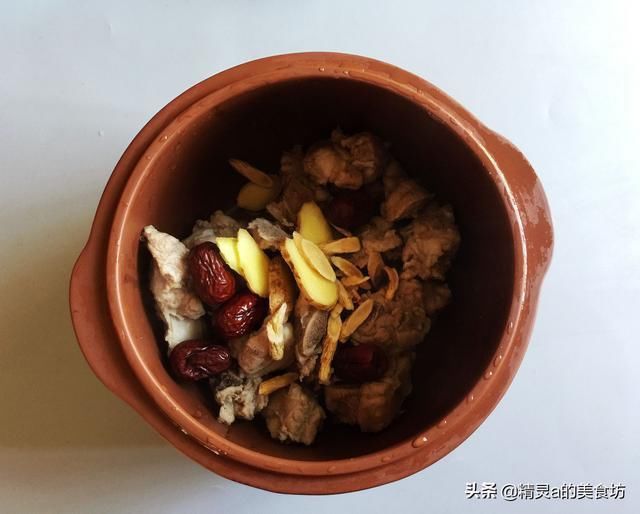 条腿|排骨的最佳CP是“它”，不红烧不卤煮，这样做鲜美可口，吃不腻