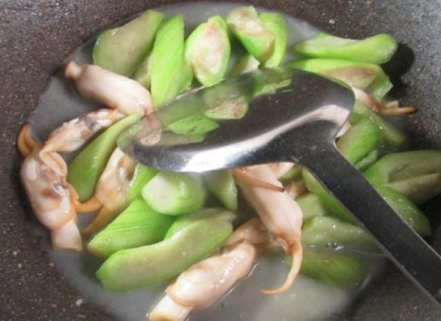 蛏子|三伏天，吃大鱼大肉不如它，每天炒一盘，清热解暑，安稳过夏天