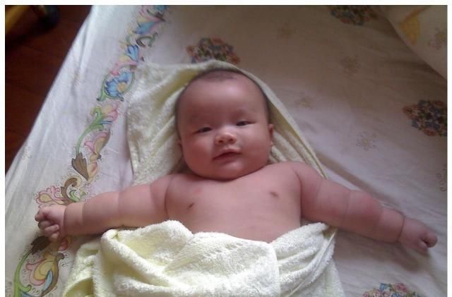 脾胃|孩子睡着后有这3个反应,是脾胃在“求救”,家长别不当回事