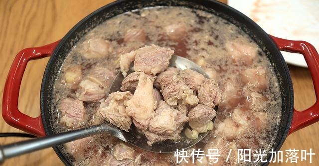 天凉了，强身健体的番茄炖牛肉，一周吃一锅不奢侈，对得起自己！