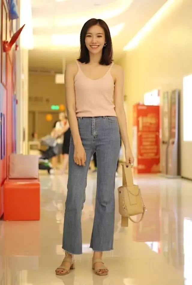 牛仔裤穿着帅气大方气质优雅,提升气质还百搭