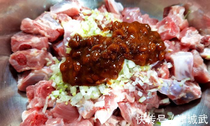 冬天，少吃猪肉多吃它，比吃牛羊肉强，用它蒸白菜馅包子，特别香