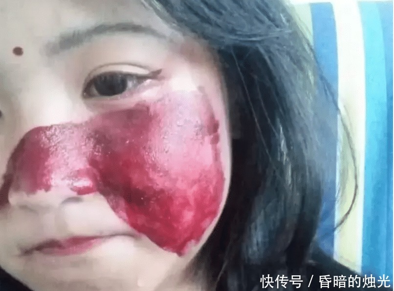 嘴角|小学生偷用妈妈化妆品,半张脸“毁了”,网友看到嘴角笑死我了!