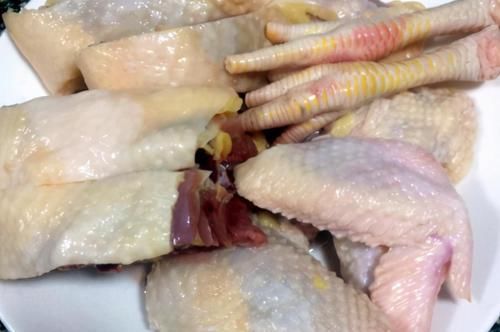 煮猪肚汤,别只会焯水,用上这1招,猪肚汤又香又白,还无异味