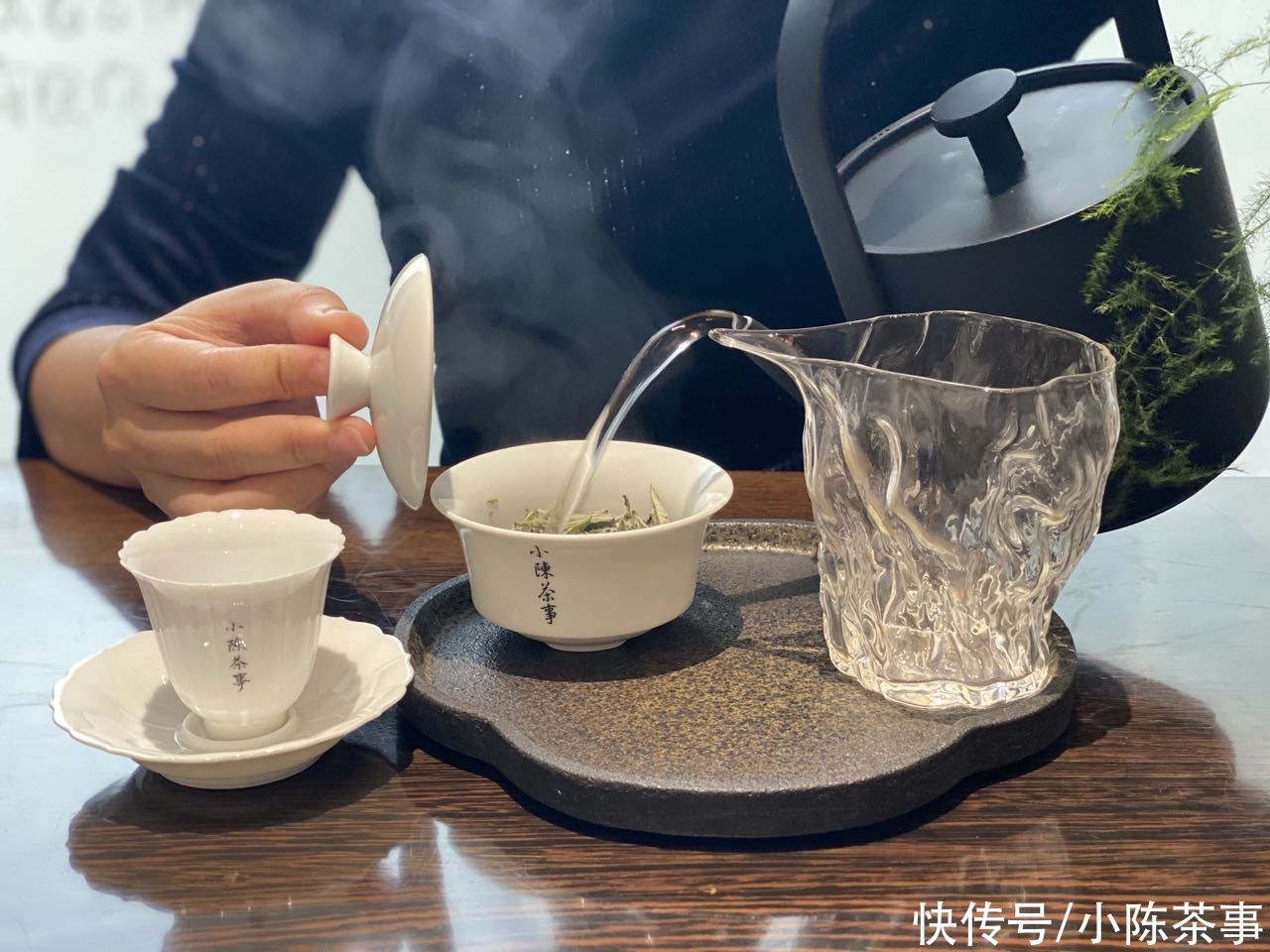 岩茶|六大茶类中，绿茶、白茶、红茶、岩茶，分别需要什么水温冲泡？