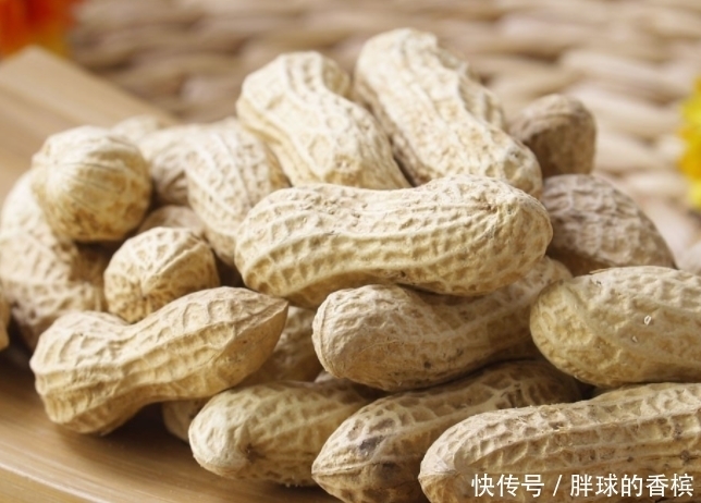花生和此物一起煮,头发乌黑发亮,面色更红润,睡眠也好了