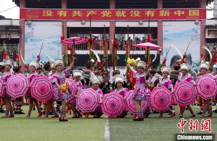 苗族|广西苗乡举行非遗市集现场百台织布机穿梭飞舞