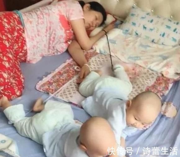 妈妈|妈妈困坏了想睡觉,担心双胞胎乱爬,于是想了个妙招,太有才了