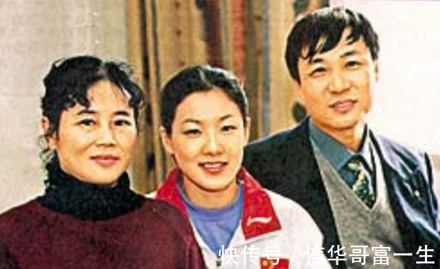 岳母|伏明霞父母:陪女儿走过跳水生涯有欢乐有泪水,她的婚姻最不放心