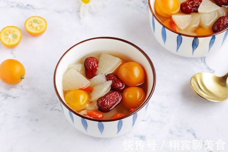 雪梨|自制冰糖雪梨金桔饮,嗓子不舒服的时候煮来喝,清润滋补