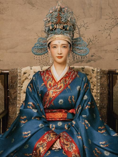 当珠宝贴在脸上，是现代的时尚，还是古代的典雅