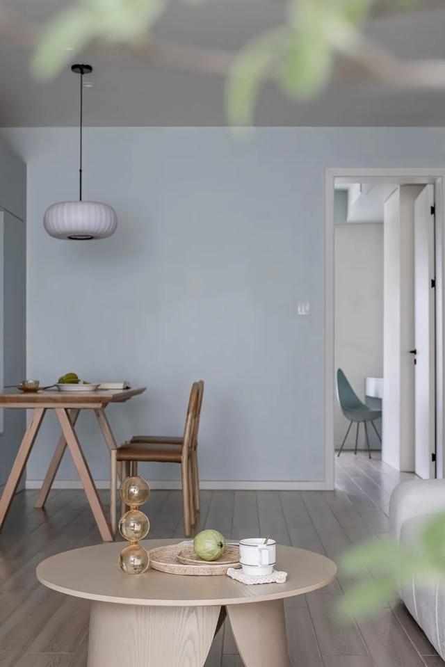 收纳|这对夫妻的“穷装风”新家,明亮又舒适,证明了越简单越美好!