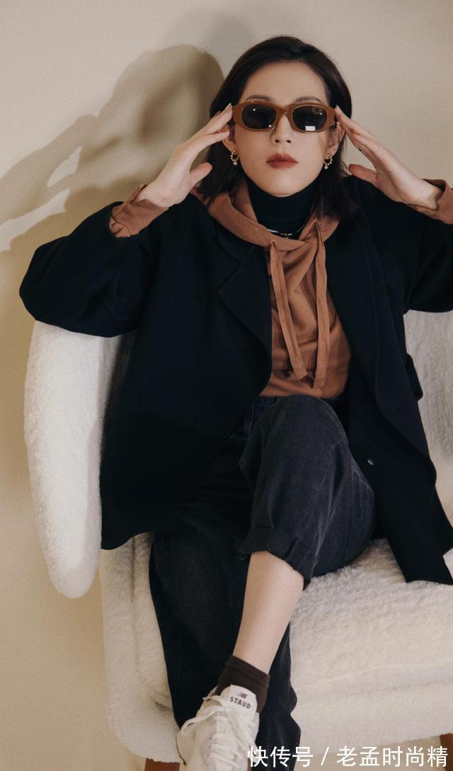 小西装|大衣里面穿什么?四十岁的女性尝试这样搭配,高级时髦又得体
