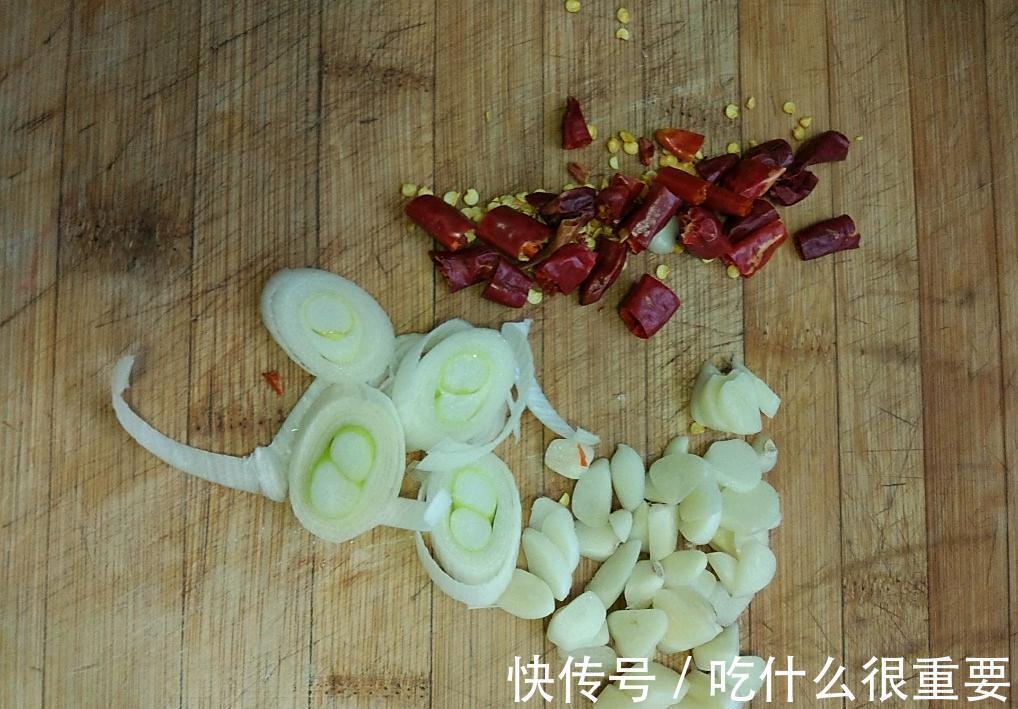 东北人|东北男人最爱的下酒菜:干豆腐炒尖椒,这样做,味道跟饭店一样
