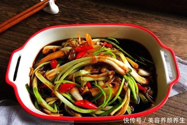 它是“菜中灵芝”，人们都说“餐前饭后吃6个，郎中不打门前过”！