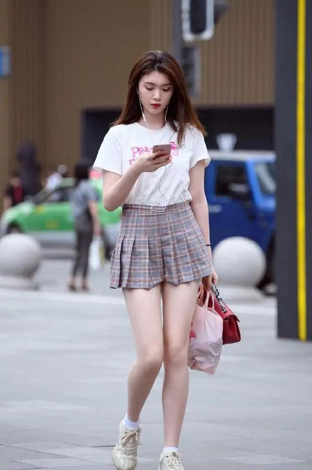 过时|“A字裙”过时了, 最终还是被它取代了, 这样穿时髦遮肉又显高!