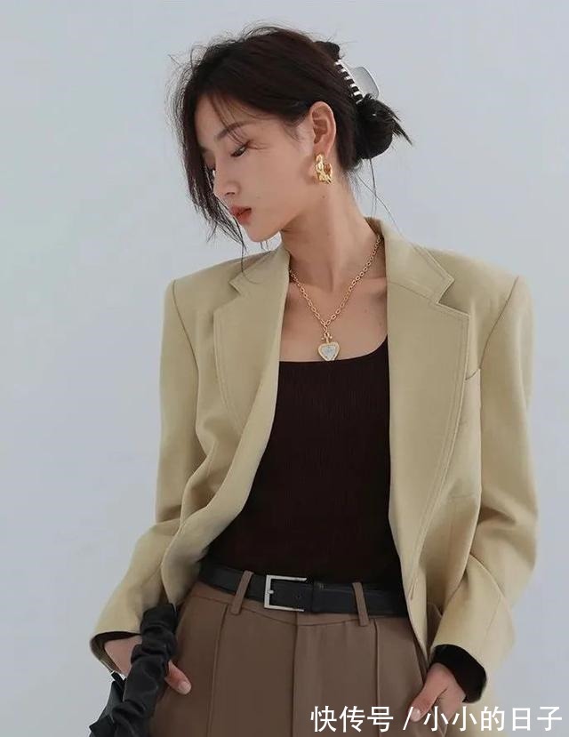 大衣 毛衣+半裙,大衣+针织衫,这才是秋冬的正确打开方式!