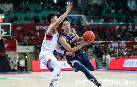 合同|同为现象级人气球星，郭艾伦和胡明轩，如今谁的身价更高？