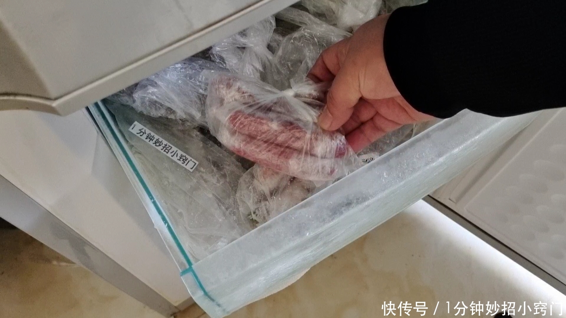 保存香肠,直接放冰箱用水洗都错了!教你一招,放1年也不坏