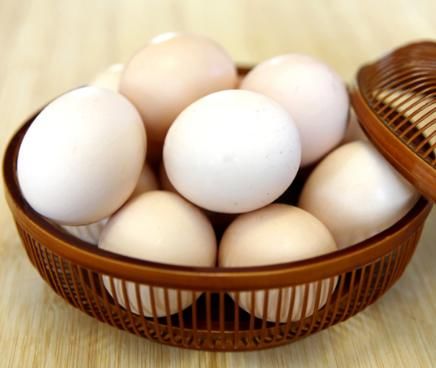  哪种|买鸡蛋时，红壳和白壳选哪种？弄清它们的区别，以后别乱买了