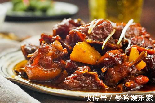 啤酒鸭有人焯水，有人直接炒大厨都不对，难怪腥气不好吃