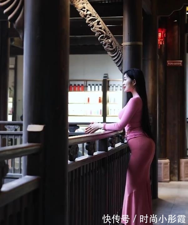 粉色 一身粉色的穿搭,令成熟女人也变得甜甜的