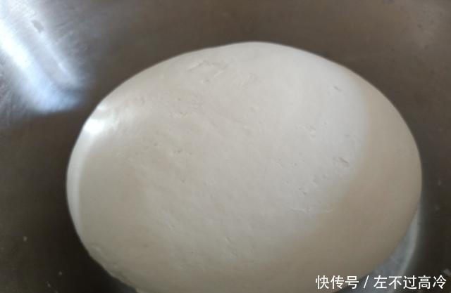 多汁|猪肉芹菜馅儿水饺,怎么调才好吃?大厨教你3招,鲜嫩营养又多汁