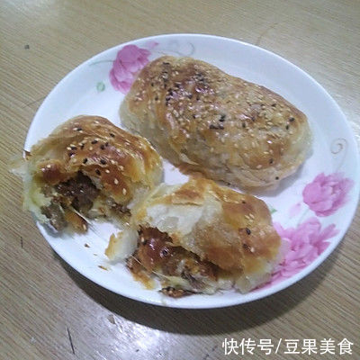 适合全家的自制简单芝士牛肉饼,老人小孩都爱吃