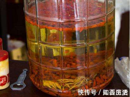 男人|枸杞和“它”一起泡,营养比“人参”还高!肾不再虚,失眠都好啦