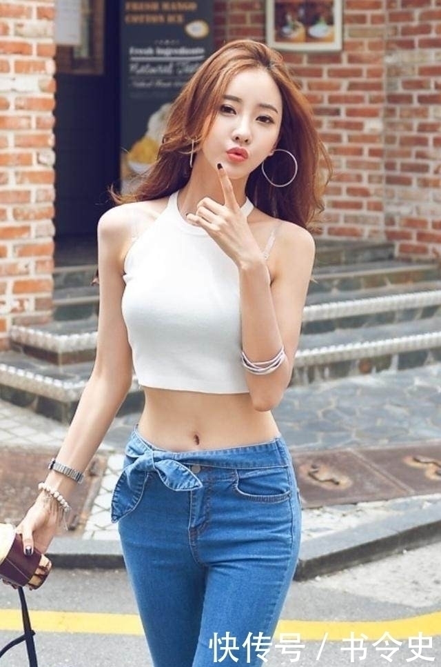 紧身|气质甜美的小姐姐,皮肤白皙迷人,丰腴身材尽显女神魅力