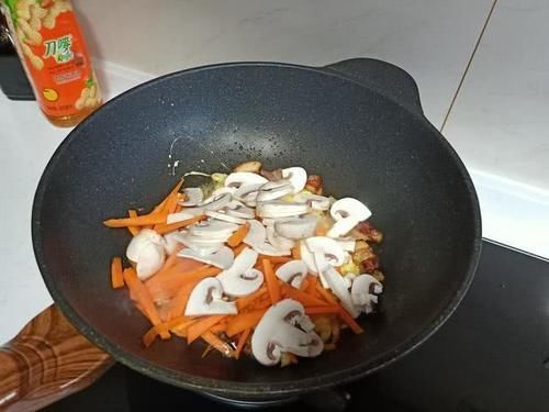 春天这菜特鲜嫩,看见别手软,有钱买不到,随便一炒自带清香