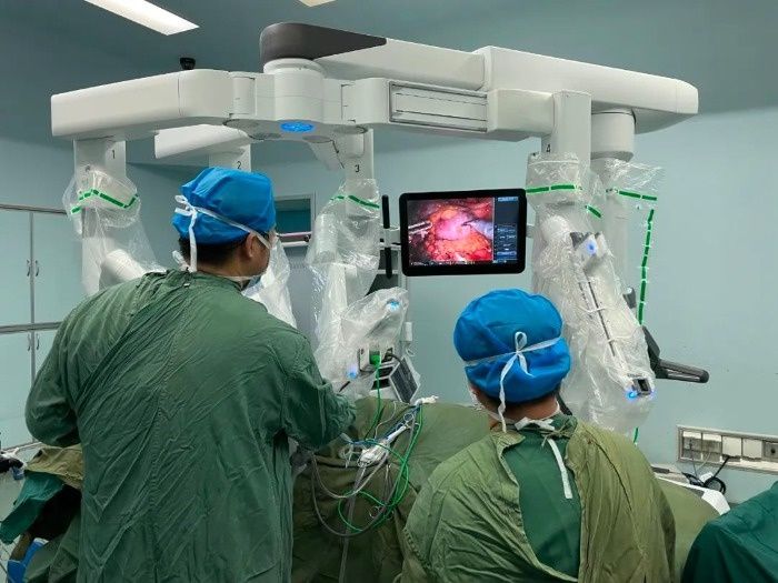 拓文|西北地级市医院首台达芬奇手术机器人落户宝鸡市中心医院并成功完成首例手术