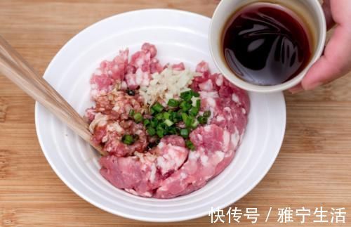 调肉馅,先加油是错的,牢记正确步骤,饺子鲜嫩不柴,咬一口流汁