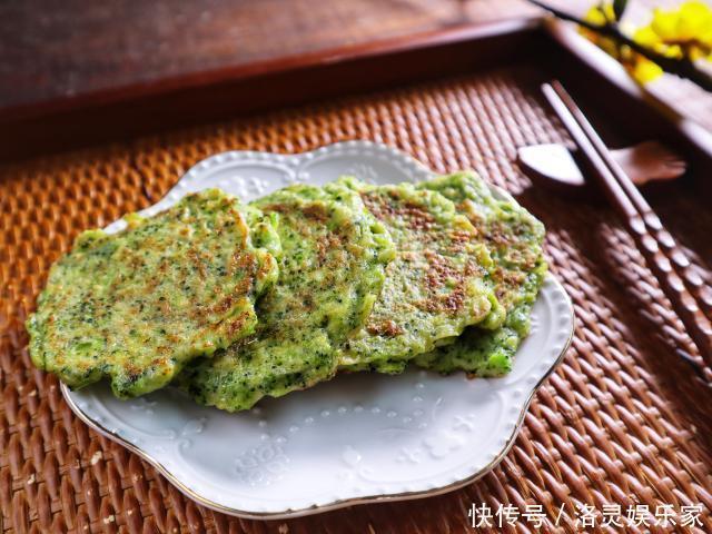 年夜饭上这道创意主食,西兰花做蛋饼,香酥美味营养翻倍