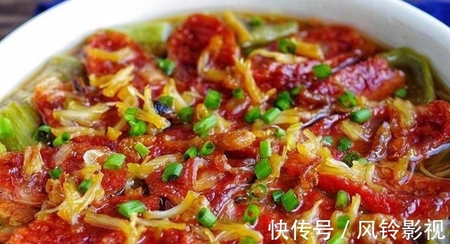 丝瓜蒸腊肠|简单好吃的丝瓜蒸腊肠,荤素搭配,营养美味,家中孩子爱吃的菜肴