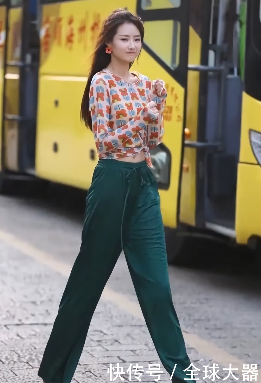 网红|现在流行什么裤子网红小姐姐都爱“豇豆裤”,穿上十级显瘦