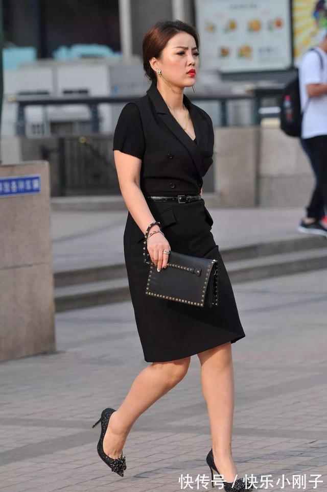 裙子 连衣裙的穿搭带来骨感美,穿出淑女气质,充满时尚触觉感