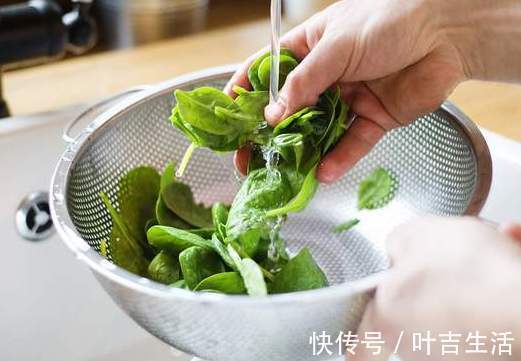 青菜|为啥饭店里的炒青菜那么好吃大厨教你2个妙招，炒出来又香又脆