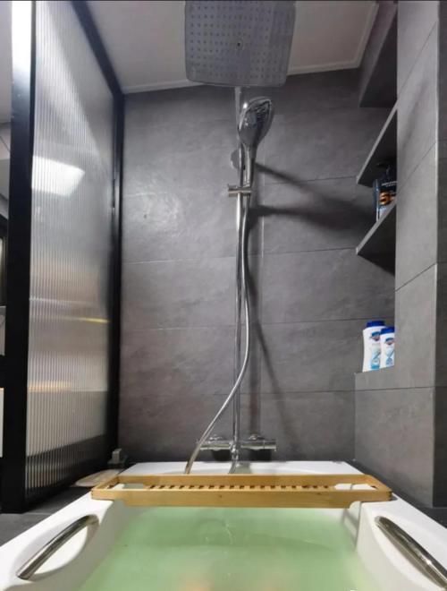 客厅|60㎡老房两室变一室，成就客厅和开放式厨房