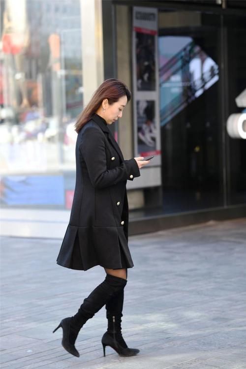 春天 风衣搭配长靴,总是能搭配,出一点小资的味道!