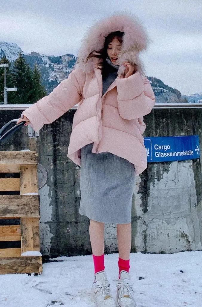 羽绒服+裙子=2021年最王炸组合，早穿早美！