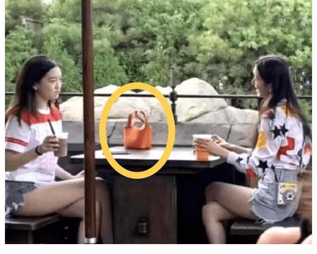 貴圈|陳小春在平價(jià)小店被偶遇，一份套餐十幾塊，吃得很香